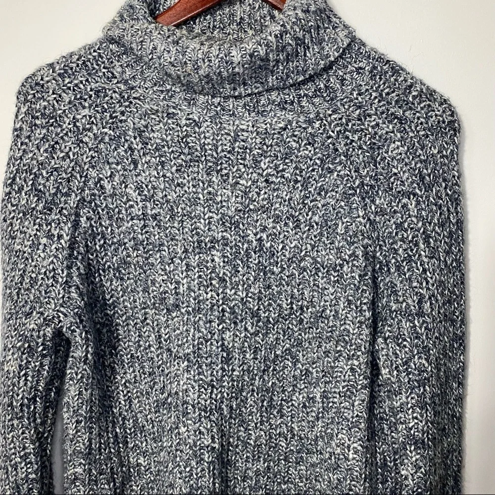 Abercrombie & Fitch Turtleneck Sweater Size Small - Picture 2 of 8